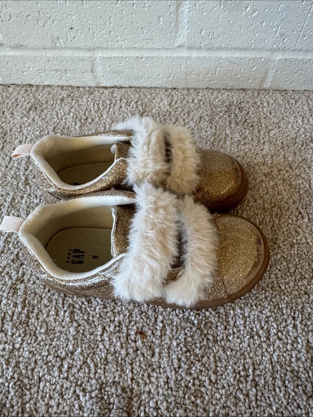 GAP Toddler Glitter Gold Sneakers with Cream Faux-Fur Straps, Size 9